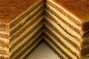 Holiday Seven Layer Cake (10oz.)