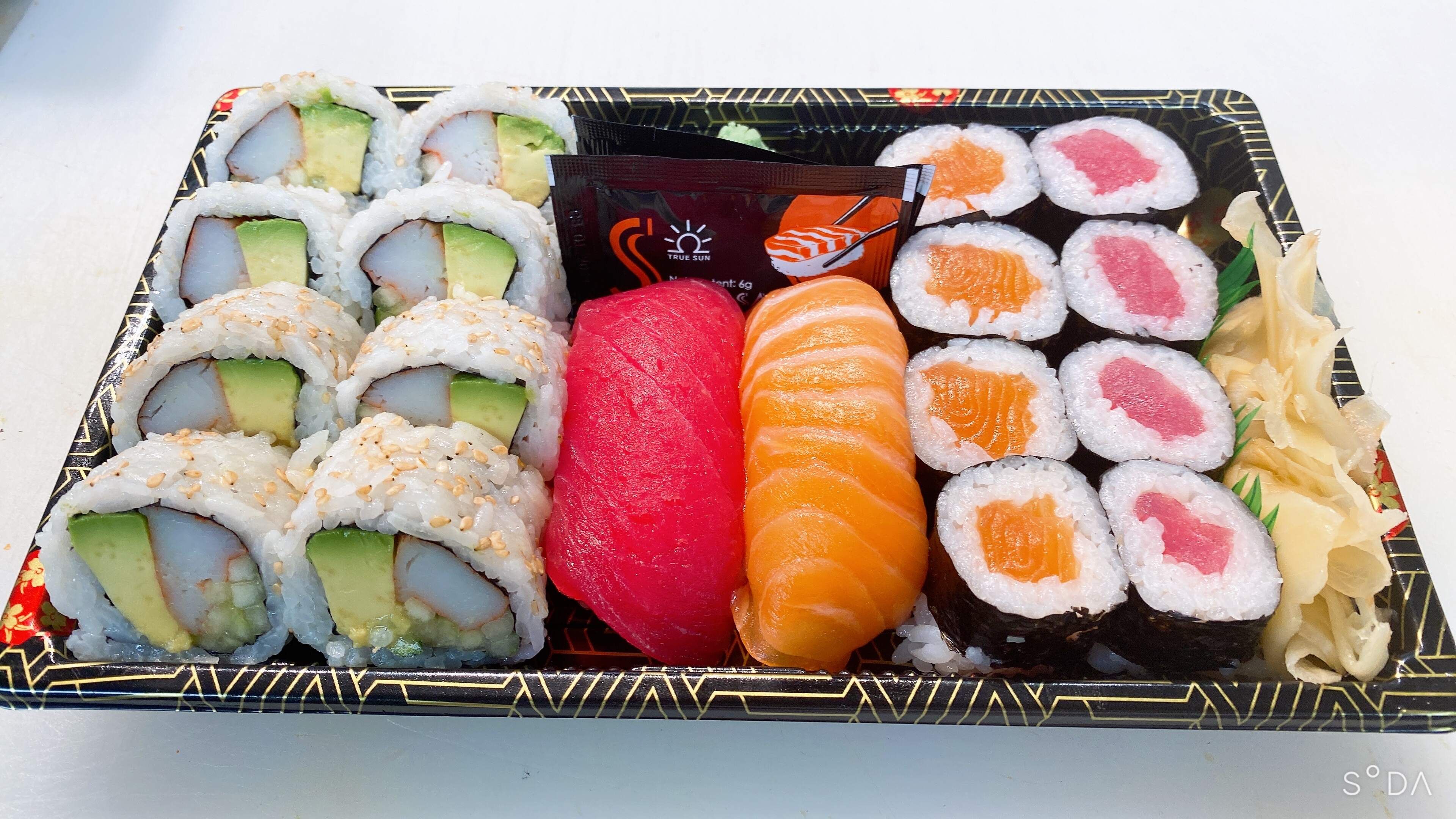Sushi & Roll Pack (18Pcs)